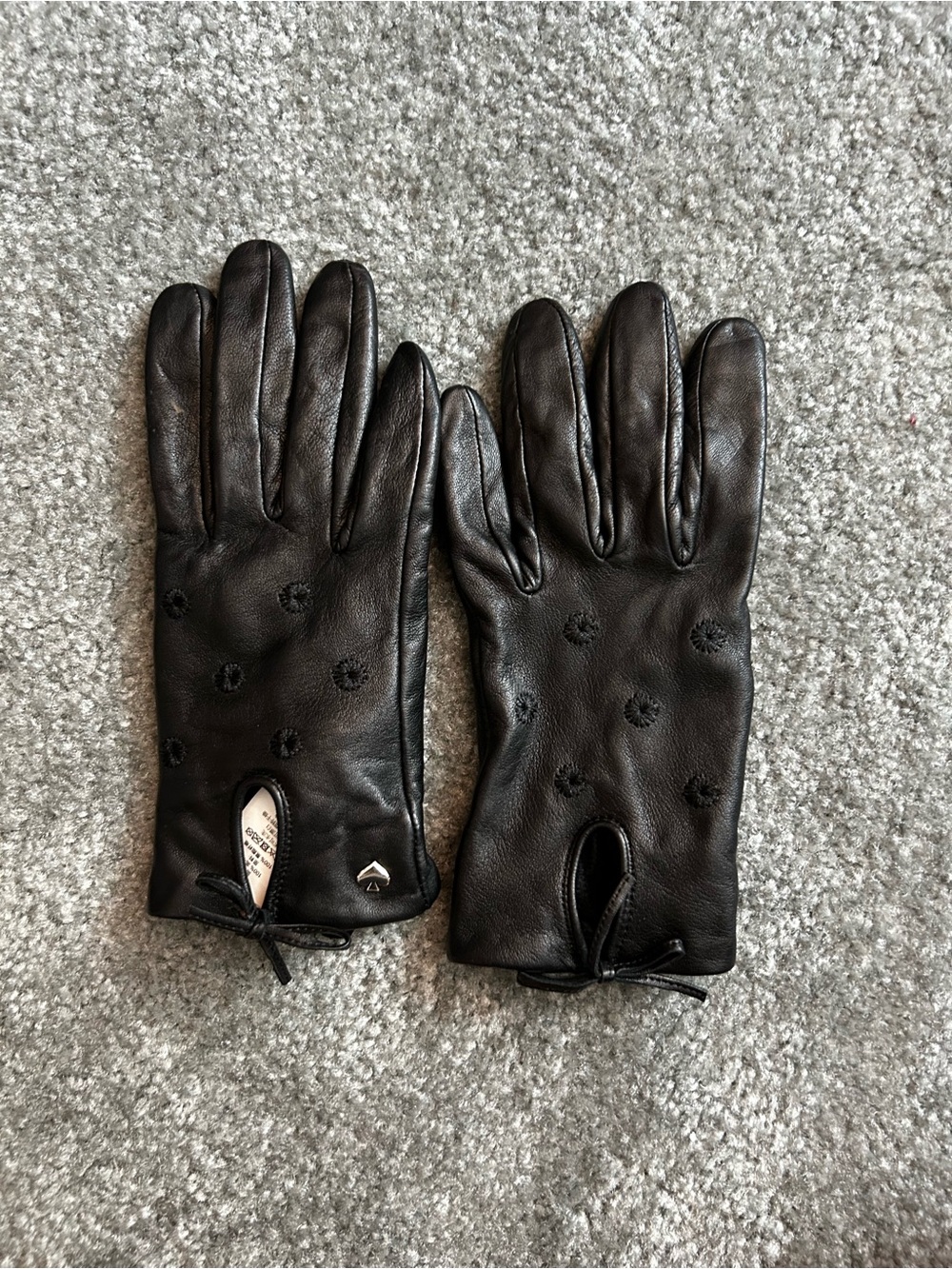 Kate Spade Black Leather Women’s Gloves with Cutout and Bow